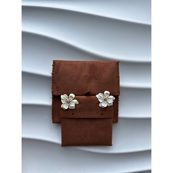Shashi "Bloom Stud" White Flower Gold Earrings - Picture 1 of 5